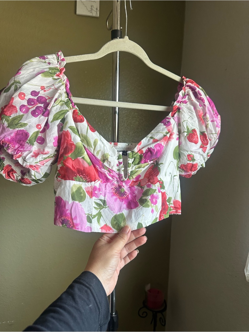 Abercrombie & Fitch White Floral Puff-Sleeve Crop Top with Pink & Green Accents